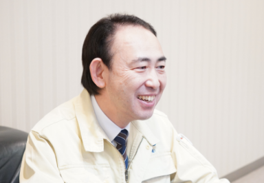 今後の展開についてインタビューを受ける梶原さん