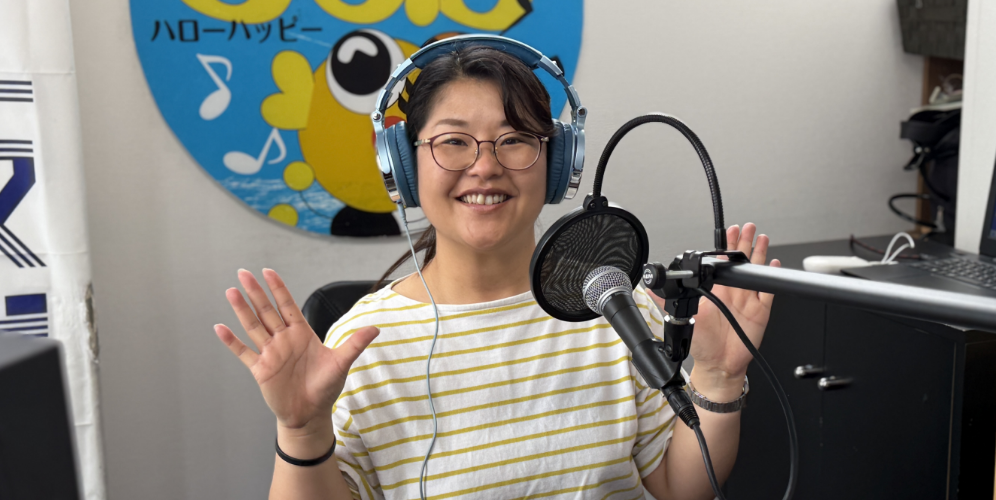 こしがやエフエム収録中の棟方（愛称：sako）さん