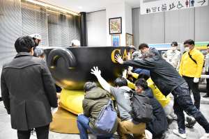 定位置まで押されるジャイアントガーヤちゃん