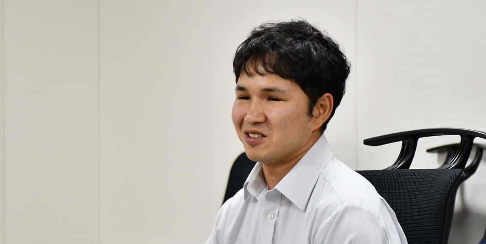 インタビューに答える鳥居選手の様子5