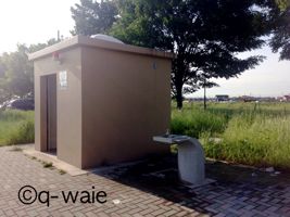 公園側トイレ