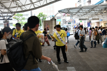 南越谷駅頭啓発活動の様子