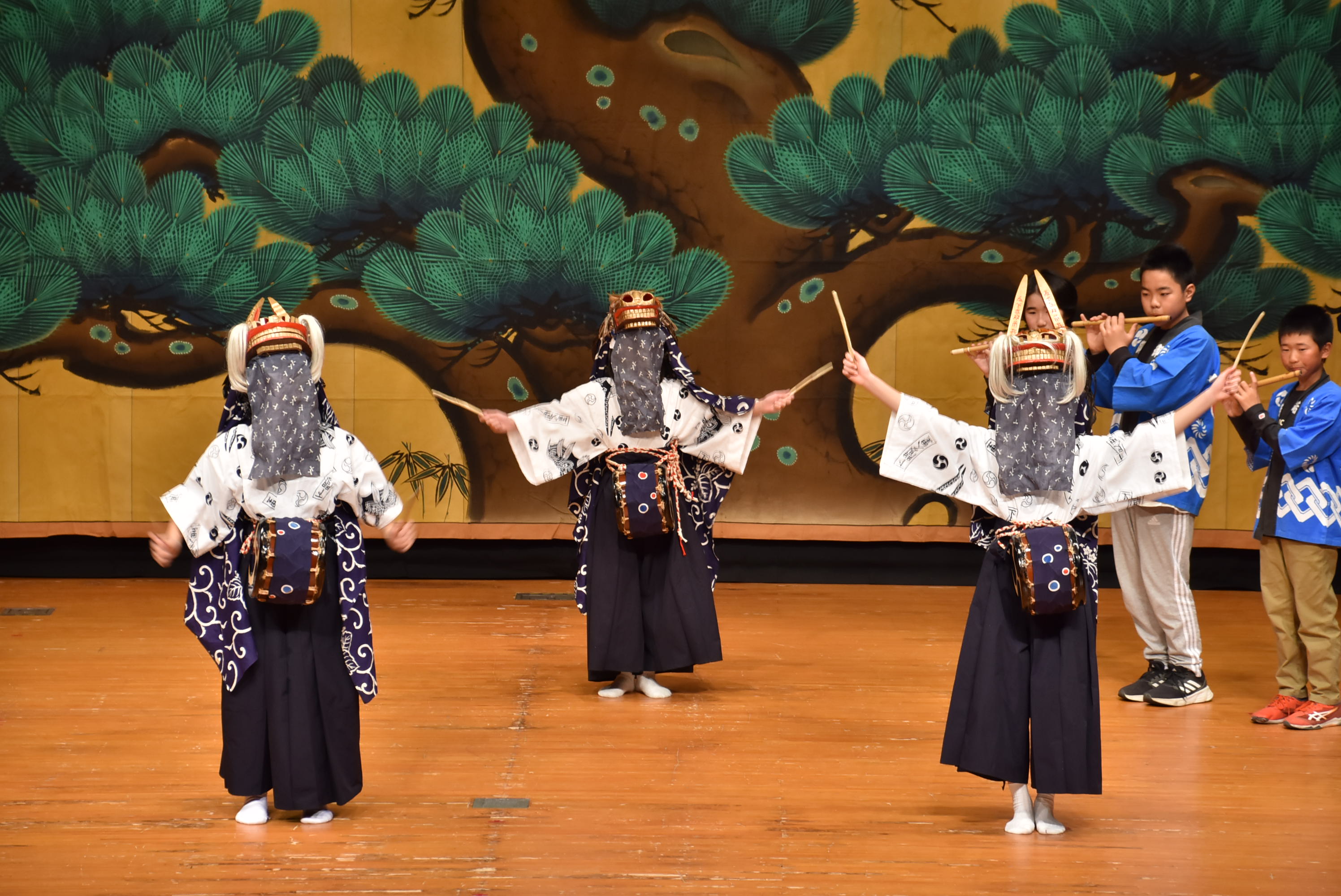 下間久里の獅子舞