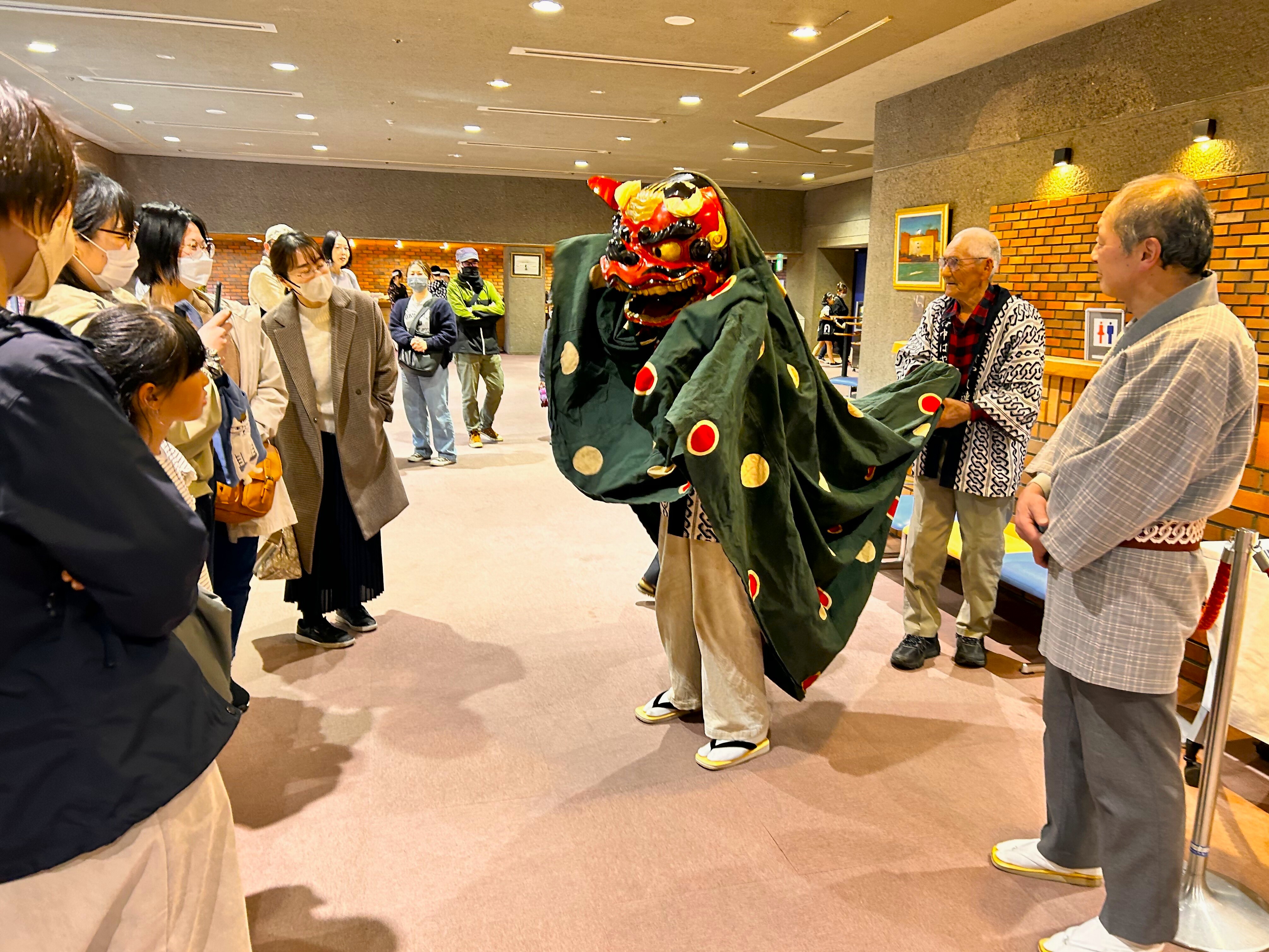 獅子舞の解説とデモンストレーション