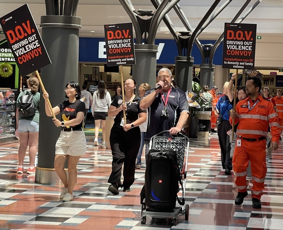 ショッピングモールでのパレード