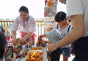 国際交流を推進するまちづくりなどに取り組んでいます