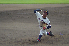 切れのある直球で勝負する豆田さん