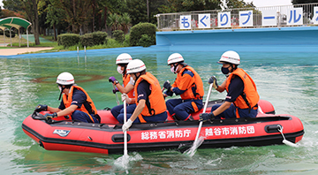 救命ボートを使った水難救助訓練