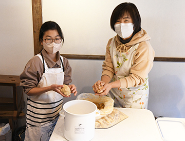 大豆の種まきから始める味噌作り教室