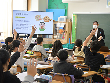 大学生から学ぶ「国際交流」