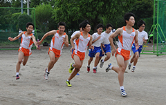 真剣な練習のなかにも明るく和やかな雰囲気の栄進中