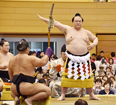 稀勢の里土俵入り