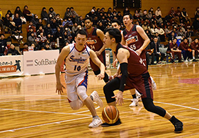 来季は越谷での試合数が増えます。会場で声をそろえて応援しましょう。「レッツゴー！　アルファーズ！」