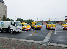 収集車を間近で見学できます