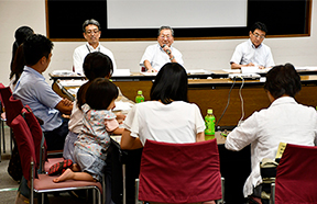 意見交換の様子(中央が高橋市長)