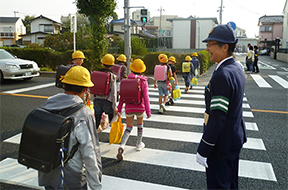 子どもたちの笑顔と安全を見守ります