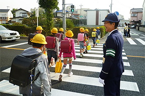 子どもたちの笑顔と安全を見守ります