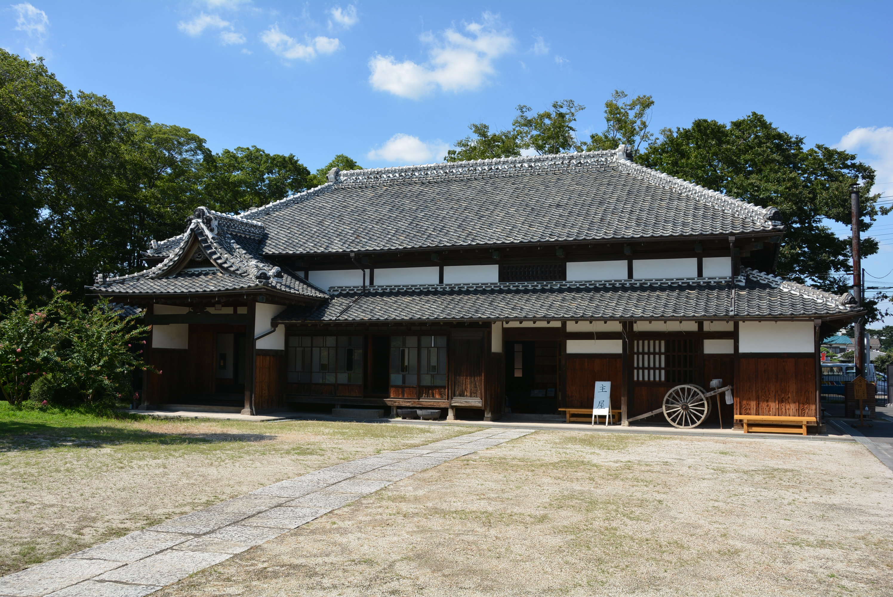大間野町旧中村家住宅内の主屋の写真。