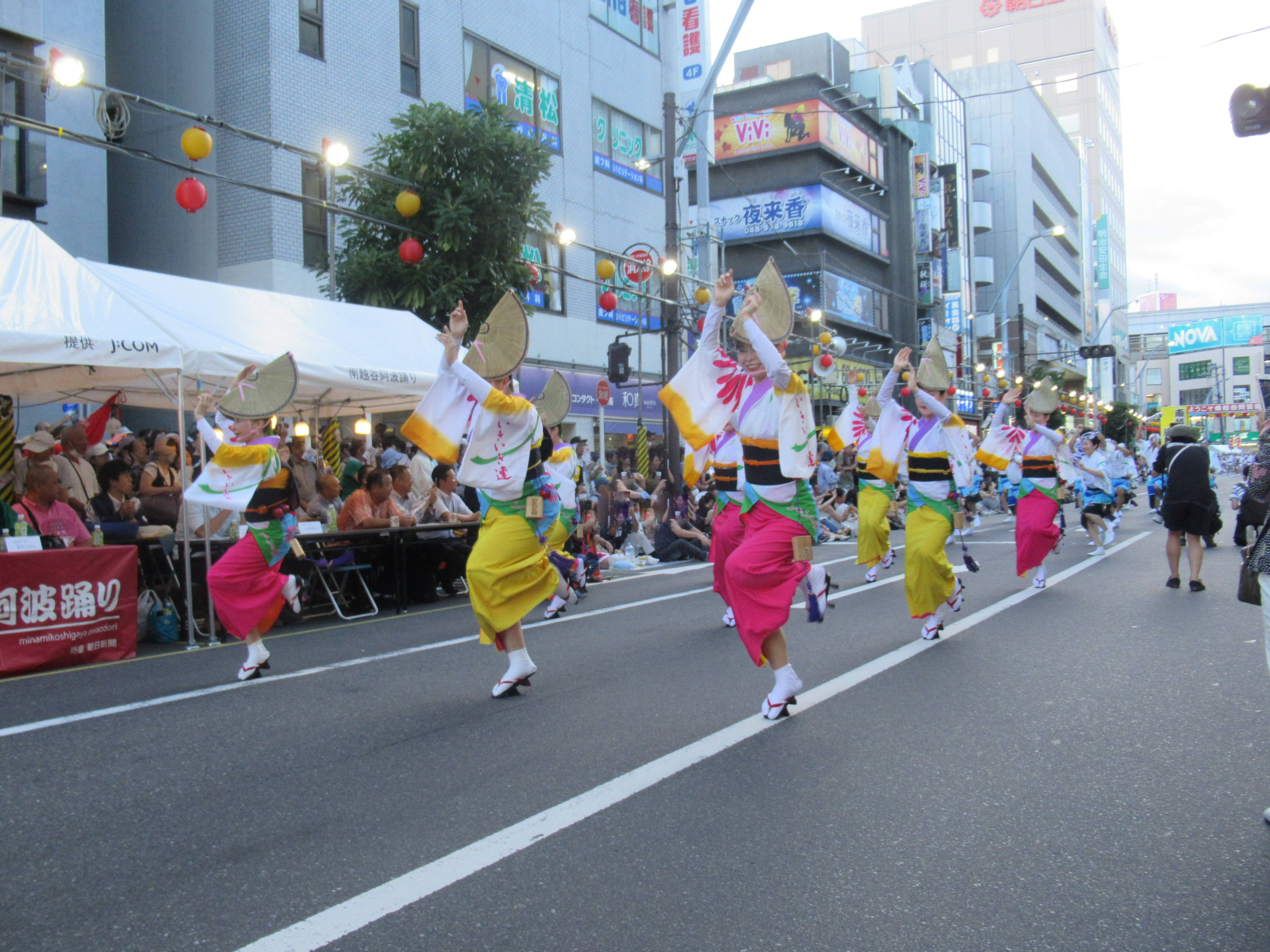 阿波踊りの様子