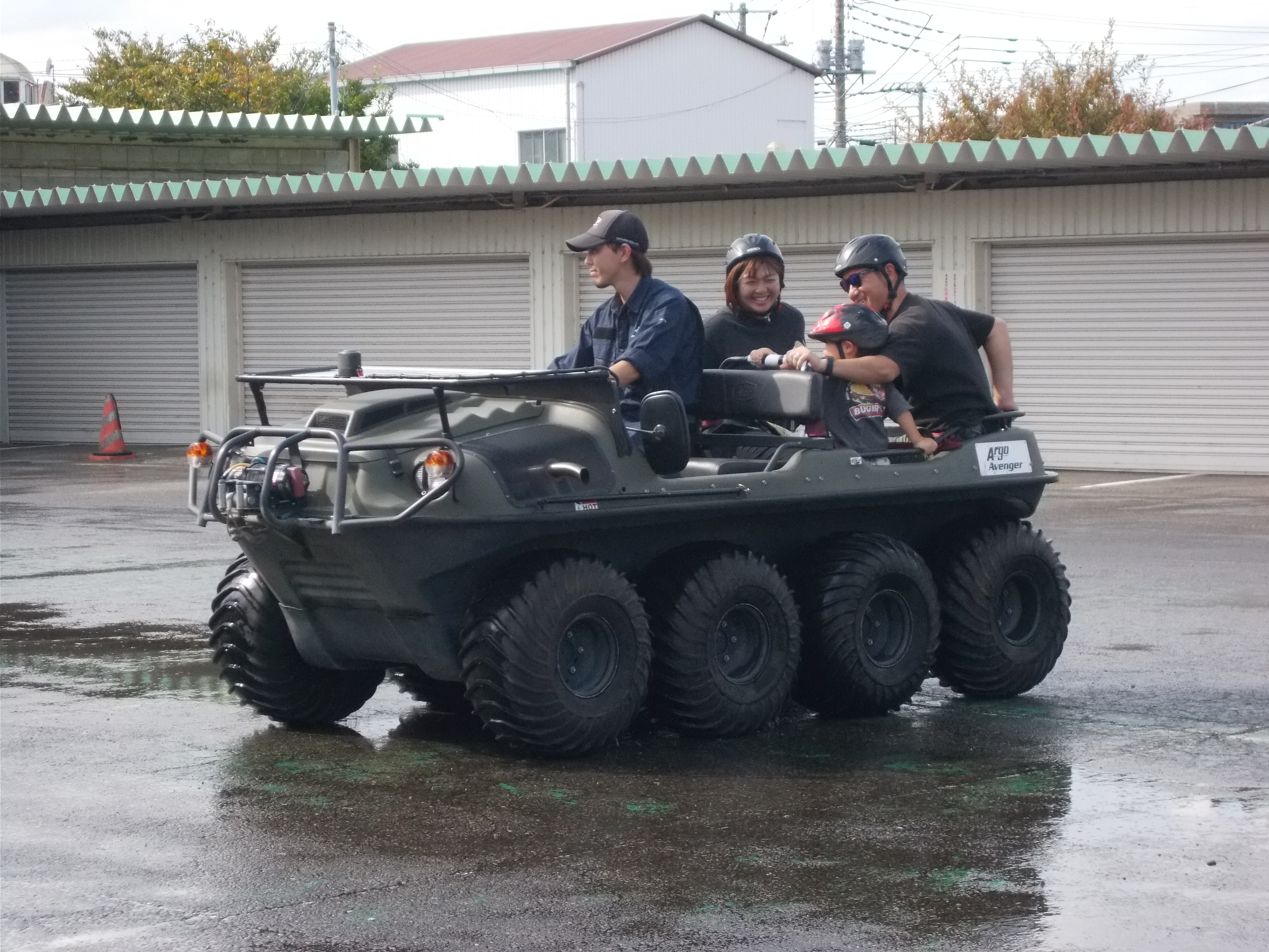 水陸両用車による防災体験