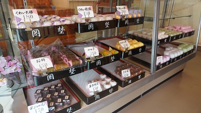 岡埜製菓店のカウンターの写真